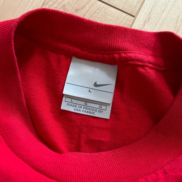 Nike Vancouver Gold Tee Y2K Grey Tag - Picture 3 of 5